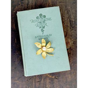 Vintage gold metal flower faux pearl brooch pin